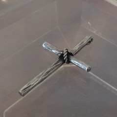 Beautiful Retired Vintage James Avery Sterling Silver Old Rugged Cross Pendant