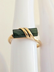 Vintage 1978 Avon’s Captured Jade Ring GE – Real Jade – Size 6.5 – Signed
