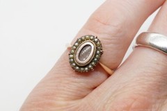ANTIQUE ENGLISH 15K GOLD SEED PEARL HAIR LOCKET MOURNING RING c1880