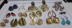 VINTAGE ESTATE FIND PIERCED EARRINGS LOT OF 14 PAIRS 70’S 80’S LOT #11
