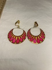 Vintage hot pink hoop earrings Gold wire teardrop petals round MOD groovy hoops