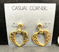 VTG Casual Corner Earrings Filligree Heart Dangle Gold Tone Jewelry