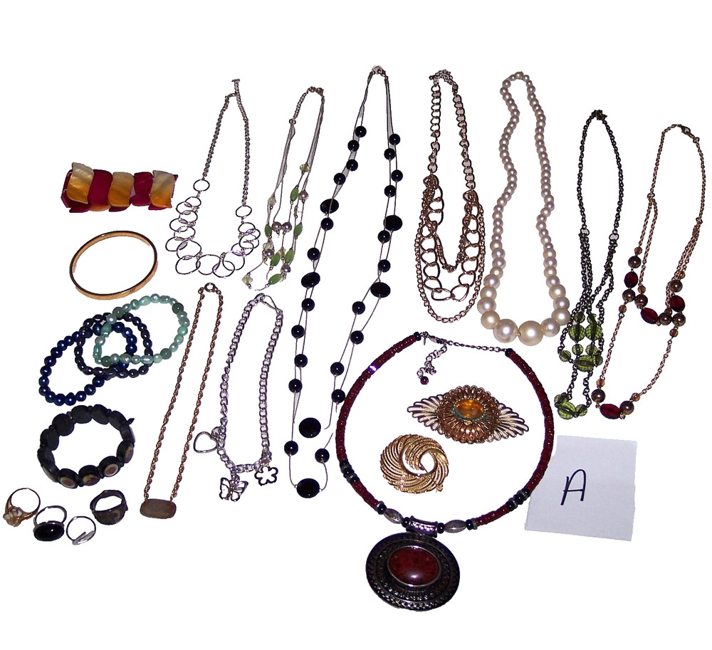 Estate Find Costume Jewelry Variety Necklaces Bracelets Rings Pin 22 Piece Lot A