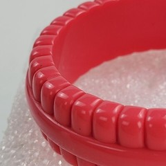 Vintage Pink Plastic Textured Bangle Bracelet 7.5 Inch 21 mm Wide Retro