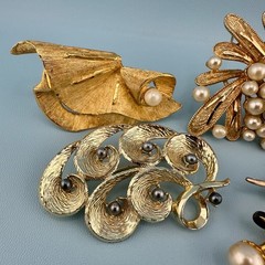 Vintage Brooch Lot Gold Tone Faux Pearl Leaf Branch Feather Some Signed
