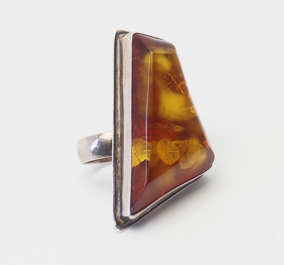 Unusual modernist geometry sterling silver Baltic amber w inclusions ring sz 8
