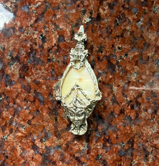 Vintage Selro Selini Asian Goddess Face Pendant Pen Mother of Pearl 1950s WORKS