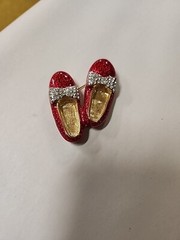 Vintage Mode Art Ruby Slippers Brooch Pin Wizard of Oz Retired 70s
