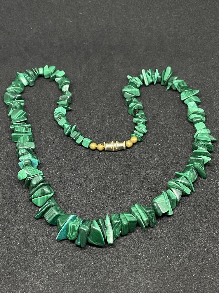 VINTAGE Women Malachite Irregular Stone Beaded 16”Boho Nature Colorful Necklace