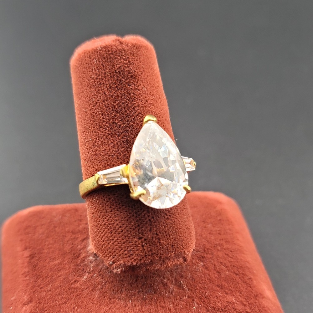 Vtg Sz 7 Ring Lg Teardrop Pear 2 Baguette Cubic Zirconia 18KGE Fashion Jewelry