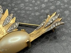 VTG Bird Brooch Faux Pearl Belly Rhinestone Wings Pin Gold Tone Silver Two Tone