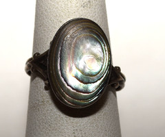 Vintage Oval Abalone Sterling Silver Engraved Band Ring 3.1 Gram Size 6.5