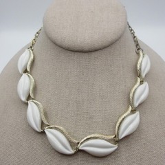 Vintage Lucite Necklace Thermoset Leaf White Gold Tone 15 Inch