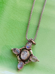 Vtg CROSS SHAPED Moonstone Necklace 5 Stones 925 Silver Gorgeous Chain IRIDESCEN