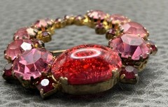 Vintage Dragon’s Breath Red Pink Rhinestone Wreath Brooch Gold Tone Cabochon