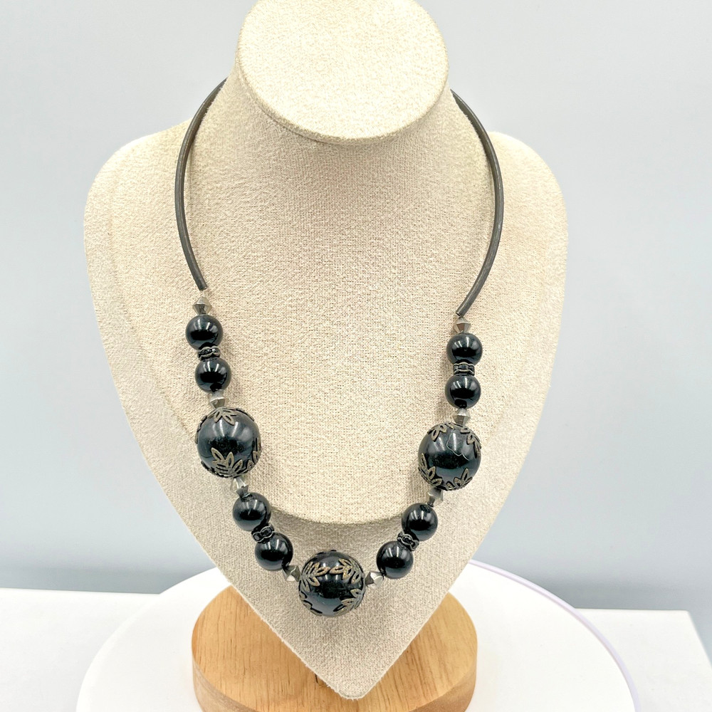 Vintage Boho Black Bead Collar Necklace Silver Tone Filigree Toggle 18″ Classic
