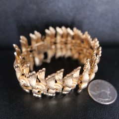CORO VINTAGE TEXTURED GOLD TONE WIDE BRACELET FRANCOIS W/SAFETY 7.5” LONG