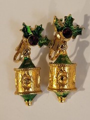 Vintage Holiday Ivy Clip on Earrings