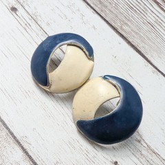 Vintage Earrings For Pierced Ears Circle Shape Cream & Navy – Poor Condition