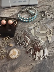 Vintage Jewelry Lot Over 1 Ibs Signed Unsigned Brand Unbrand Estate