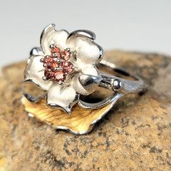 Vintage Camelia Garnet Flower Ring, Sterling Silver 925, .75″W, 5.15g, Size 7.75