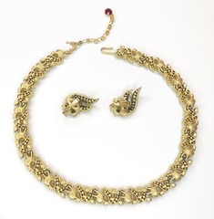 VTG Trifari Red Faceted Crystal & Jet Black Rhinestone Necklace & Earrings
