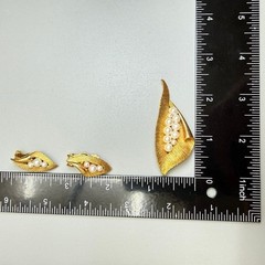Vintage Gold Tone Leaf Imitation Pearl Cluster Brooch and Earrings Set MCM