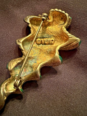 Vintage Vero Rarer Green Accents Twisted Christmas Tree Brooch Book Piece