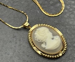 Vintage Victorian Revival Lady Cameo Pendant Gold Plated 23” Chain Necklace