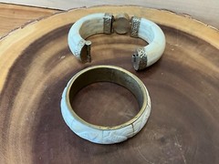 VINTAGE BRACELET INDIA BANGLE HORN BONE BRASS GEM – 2 Braclets & Beaded Necklace