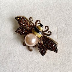 LC Lauren Conrad Gold Bumble Bee Rhinestones Faux Pearl Brooch Pin Jewelry