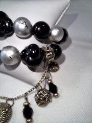 Unique Vtg 3 Strand Black & Silver Glass, Acrylic & Metal Bracelet