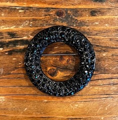 Vintage Weiss Black Rhinestone Circle Brooch Pin