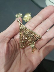 14 pc lot vtg jewelry Brooches pins earrings Christmas Trees wreath rhinestones