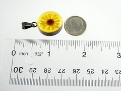 Vintage Sterling Silver Yellowed Resin Daisy Flower Pendant 925 1.25 Inches 3.5g
