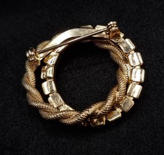 Vintage 1960s-1980s Gold-Tone Rhinestone Circle Pink Brooch