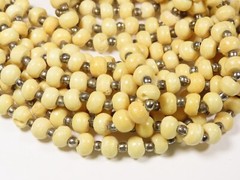 Necklace Tribal Native African Elephants Resin Beaded 16″ Lovely Vintage C4744