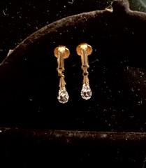 1960s Crystal Teardrop Clip On Earrings, Subtle Sophisticated, Understated￼
