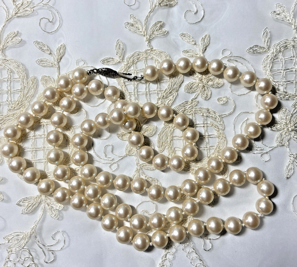 VTG Imitation Beads Strand Fashion Necklace silver tone closure 28in.