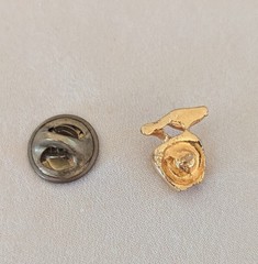 Vintage Gold Tone Apple Pin–Teacher Appreciation Gift