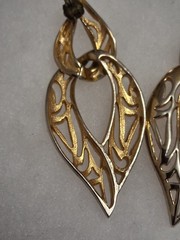 VTG segmented gold/silver-tone dangle drop earrings, teardrop, intricate cutout