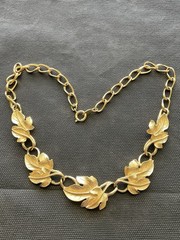 Trifari TM kunio Matsumoto Gold tone Ivy leaf design necklace Vintage estate