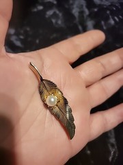 Vintage Gold Tone Brooch Leaf Feather White Bead Prong Ornate Jewelry Costume