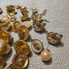 Junk Jewelry Craft Lot Many Large Faux Pearl With Gold Tone Silver Tone Pieces