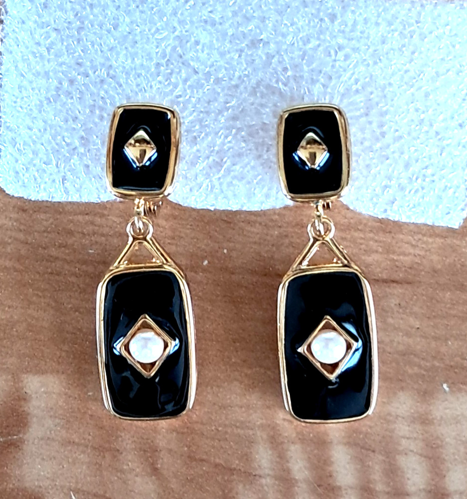Vintage Monet Black Enamel Gold Tone Pearl Dangle Drop Clip On Earrings