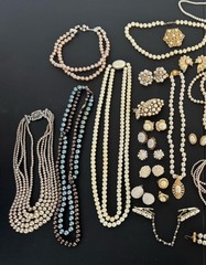 Huge-estate-jewelry-Lot-Faux Pearl- Costume Jewelry Lot A 38 Pieces