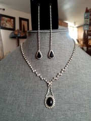 Vintage Black Cabochon Rhinestone Necklace & Dangle/drop Earrings. Glamorous