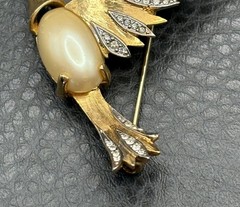 VTG Bird Brooch Faux Pearl Belly Rhinestone Wings Pin Gold Tone Silver Two Tone