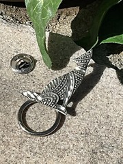 Vintage Silver Tone Wolf Eye Glasses Holder Pin Jewelry