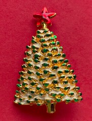 VINTAGE VERO CHRISTMAS TREE BROOCH PIN 3D PINE CONE ENAMEL GOLD RARE MCM HTF 33